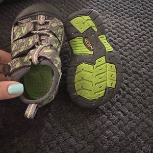 Baby Keens Size 4